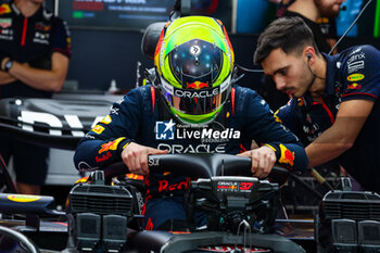 2023-11-24 - HADJAR Isack (fra), Red Bull Racing RB19, portrait during the 2023 Formula 1 Etihad Airways Abu Dhabi Grand Prix, 22th round of the 2023 Formula One World Championship from November 24 to 26, 2023 on the Yas Marina Circuit, in Abu Dhabi - F1 - ABU DHABI GRAND PRIX 2023 - FORMULA 1 - MOTORS