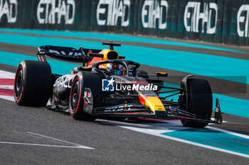 2023-11-24 - DENNIS Jake (gbr), Red Bull Racing RB19, action during the 2023 Formula 1 Etihad Airways Abu Dhabi Grand Prix, 22th round of the 2023 Formula One World Championship from November 24 to 26, 2023 on the Yas Marina Circuit, in Abu Dhabi - F1 - ABU DHABI GRAND PRIX 2023 - FORMULA 1 - MOTORS