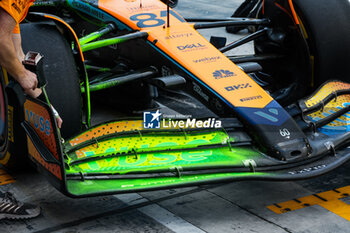 2023-11-24 - McLaren F1 Team MCL60, mechanical detail of flows on the front wing during the 2023 Formula 1 Etihad Airways Abu Dhabi Grand Prix, 22th round of the 2023 Formula One World Championship from November 24 to 26, 2023 on the Yas Marina Circuit, in Abu Dhabi - F1 - ABU DHABI GRAND PRIX 2023 - FORMULA 1 - MOTORS