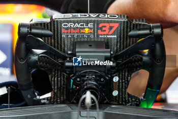 2023-11-24 - Red Bull Racing RB19, mechanical detail of steering wheel during the 2023 Formula 1 Etihad Airways Abu Dhabi Grand Prix, 22th round of the 2023 Formula One World Championship from November 24 to 26, 2023 on the Yas Marina Circuit, in Abu Dhabi - F1 - ABU DHABI GRAND PRIX 2023 - FORMULA 1 - MOTORS