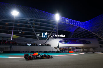 2023-11-24 - 11 PEREZ Sergio (mex), Red Bull Racing RB19, action during the 2023 Formula 1 Etihad Airways Abu Dhabi Grand Prix, 22th round of the 2023 Formula One World Championship from November 24 to 26, 2023 on the Yas Marina Circuit, in Abu Dhabi - F1 - ABU DHABI GRAND PRIX 2023 - FORMULA 1 - MOTORS