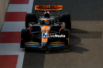 2023-11-24 - 81 PIASTRI Oscar (aus), McLaren F1 Team MCL60, action during the 2023 Formula 1 Etihad Airways Abu Dhabi Grand Prix, 22th round of the 2023 Formula One World Championship from November 24 to 26, 2023 on the Yas Marina Circuit, in Abu Dhabi - F1 - ABU DHABI GRAND PRIX 2023 - FORMULA 1 - MOTORS