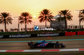 2023-11-24 - 10 GASLY Pierre (fra), Alpine F1 Team A523, action during the 2023 Formula 1 Etihad Airways Abu Dhabi Grand Prix, 22th round of the 2023 Formula One World Championship from November 24 to 26, 2023 on the Yas Marina Circuit, in Abu Dhabi - F1 - ABU DHABI GRAND PRIX 2023 - FORMULA 1 - MOTORS