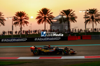 2023-11-24 - 81 PIASTRI Oscar (aus), McLaren F1 Team MCL60, action during the 2023 Formula 1 Etihad Airways Abu Dhabi Grand Prix, 22th round of the 2023 Formula One World Championship from November 24 to 26, 2023 on the Yas Marina Circuit, in Abu Dhabi - F1 - ABU DHABI GRAND PRIX 2023 - FORMULA 1 - MOTORS