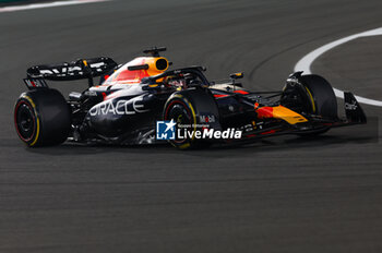 2023-11-24 - 01 VERSTAPPEN Max (nld), Red Bull Racing RB19, action during the 2023 Formula 1 Etihad Airways Abu Dhabi Grand Prix, 22th round of the 2023 Formula One World Championship from November 24 to 26, 2023 on the Yas Marina Circuit, in Abu Dhabi - F1 - ABU DHABI GRAND PRIX 2023 - FORMULA 1 - MOTORS