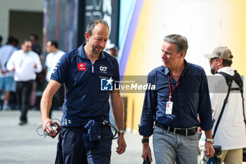 2023-11-25 - BAYER Peter, CEO of AlphaTauri, VERMEULEN Raymond, manager of VERSTAPPEN Max (ned), during the 2023 Formula 1 Etihad Airways Abu Dhabi Grand Prix, 22th round of the 2023 Formula One World Championship from November 24 to 26, 2023 on the Yas Marina Circuit, in Abu Dhabi - F1 - ABU DHABI GRAND PRIX 2023 - FORMULA 1 - MOTORS