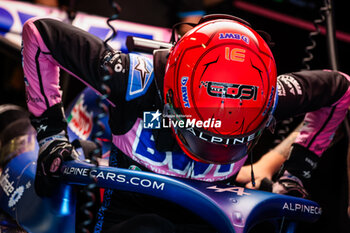 2023-11-25 - OCON Esteban (fra), Alpine F1 Team A523, portrait during the 2023 Formula 1 Etihad Airways Abu Dhabi Grand Prix, 22th round of the 2023 Formula One World Championship from November 24 to 26, 2023 on the Yas Marina Circuit, in Abu Dhabi - F1 - ABU DHABI GRAND PRIX 2023 - FORMULA 1 - MOTORS