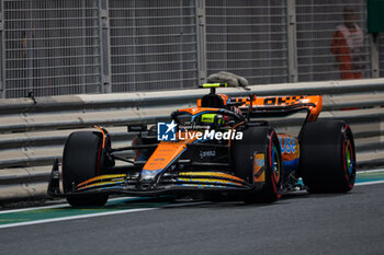 2023-11-25 - 04 NORRIS Lando (gbr), McLaren F1 Team MCL60, action during the 2023 Formula 1 Etihad Airways Abu Dhabi Grand Prix, 22th round of the 2023 Formula One World Championship from November 24 to 26, 2023 on the Yas Marina Circuit, in Abu Dhabi - F1 - ABU DHABI GRAND PRIX 2023 - FORMULA 1 - MOTORS