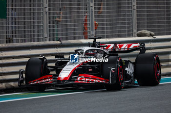 2023-11-25 - 20 MAGNUSSEN Kevin (den), Haas F1 Team VF-23 Ferrari, action during the 2023 Formula 1 Etihad Airways Abu Dhabi Grand Prix, 22th round of the 2023 Formula One World Championship from November 24 to 26, 2023 on the Yas Marina Circuit, in Abu Dhabi - F1 - ABU DHABI GRAND PRIX 2023 - FORMULA 1 - MOTORS