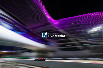 2023-11-25 - 01 VERSTAPPEN Max (nld), Red Bull Racing RB19, action during the 2023 Formula 1 Etihad Airways Abu Dhabi Grand Prix, 22th round of the 2023 Formula One World Championship from November 24 to 26, 2023 on the Yas Marina Circuit, in Abu Dhabi - F1 - ABU DHABI GRAND PRIX 2023 - FORMULA 1 - MOTORS