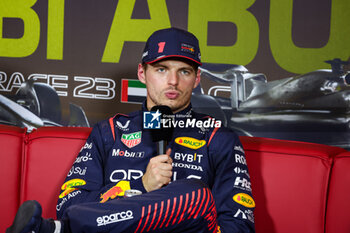 2023-11-25 - VERSTAPPEN Max (ned), Red Bull Racing RB19, portrait during the 2023 Formula 1 Etihad Airways Abu Dhabi Grand Prix, 22th round of the 2023 Formula One World Championship from November 24 to 26, 2023 on the Yas Marina Circuit, in Abu Dhabi - F1 - ABU DHABI GRAND PRIX 2023 - FORMULA 1 - MOTORS