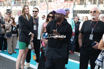 2023-11-26 - Will.i.am, William James Adams Jr. during the 2023 Formula 1 Etihad Airways Abu Dhabi Grand Prix, 22th round of the 2023 Formula One World Championship from November 24 to 26, 2023 on the Yas Marina Circuit, in Abu Dhabi - F1 - ABU DHABI GRAND PRIX 2023 - RACE - FORMULA 1 - MOTORS