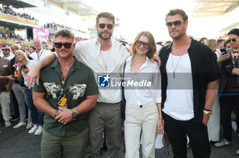 2023-11-26 - American’actor Chris Hemsworth during the 2023 Formula 1 Etihad Airways Abu Dhabi Grand Prix, 22th round of the 2023 Formula One World Championship from November 24 to 26, 2023 on the Yas Marina Circuit, in Abu Dhabi - F1 - ABU DHABI GRAND PRIX 2023 - RACE - FORMULA 1 - MOTORS