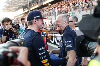 2023-11-26 - VERSTAPPEN Max (ned), Red Bull Racing RB19, portrait TOST Franz (aut), Team Principal of Scuderia AlphaTauri, portrait during the 2023 Formula 1 Etihad Airways Abu Dhabi Grand Prix, 22th round of the 2023 Formula One World Championship from November 24 to 26, 2023 on the Yas Marina Circuit, in Abu Dhabi - F1 - ABU DHABI GRAND PRIX 2023 - RACE - FORMULA 1 - MOTORS