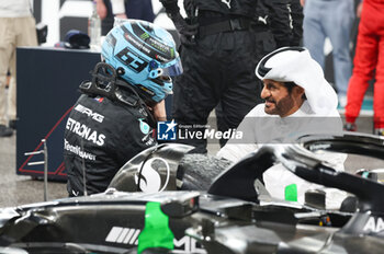 2023-11-26 - RUSSELL George (gbr), Mercedes AMG F1 Team W14, portrait celebrates his third place with BEN SULAYEM Mohammed (uae), President of the FIA, portrait during the 2023 Formula 1 Etihad Airways Abu Dhabi Grand Prix, 22th round of the 2023 Formula One World Championship from November 24 to 26, 2023 on the Yas Marina Circuit, in Abu Dhabi - F1 - ABU DHABI GRAND PRIX 2023 - RACE - FORMULA 1 - MOTORS