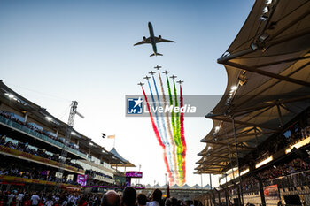 2023-11-26 - Plane show over the starting grid during the 2023 Formula 1 Etihad Airways Abu Dhabi Grand Prix, 22th round of the 2023 Formula One World Championship from November 24 to 26, 2023 on the Yas Marina Circuit, in Abu Dhabi - F1 - ABU DHABI GRAND PRIX 2023 - RACE - FORMULA 1 - MOTORS