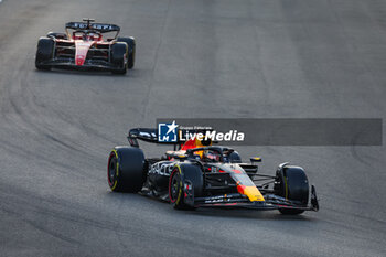 2023-11-26 - 01 VERSTAPPEN Max (nld), Red Bull Racing RB19, 16 LECLERC Charles (mco), Scuderia Ferrari SF-23, action during the 2023 Formula 1 Etihad Airways Abu Dhabi Grand Prix, 22th round of the 2023 Formula One World Championship from November 24 to 26, 2023 on the Yas Marina Circuit, in Abu Dhabi - F1 - ABU DHABI GRAND PRIX 2023 - RACE - FORMULA 1 - MOTORS