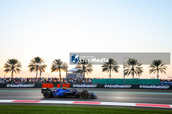 2023-11-26 - 02 SARGEANT Logan (usa), Williams Racing FW45, action during the 2023 Formula 1 Etihad Airways Abu Dhabi Grand Prix, 22th round of the 2023 Formula One World Championship from November 24 to 26, 2023 on the Yas Marina Circuit, in Abu Dhabi - F1 - ABU DHABI GRAND PRIX 2023 - RACE - FORMULA 1 - MOTORS