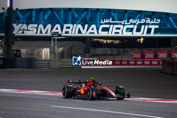 2023-11-26 - 55 SAINZ Carlos (spa), Scuderia Ferrari SF-23, action during the 2023 Formula 1 Etihad Airways Abu Dhabi Grand Prix, 22th round of the 2023 Formula One World Championship from November 24 to 26, 2023 on the Yas Marina Circuit, in Abu Dhabi - F1 - ABU DHABI GRAND PRIX 2023 - RACE - FORMULA 1 - MOTORS