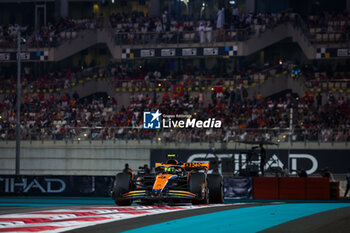 2023-11-26 - 04 NORRIS Lando (gbr), McLaren F1 Team MCL60, action during the 2023 Formula 1 Etihad Airways Abu Dhabi Grand Prix, 22th round of the 2023 Formula One World Championship from November 24 to 26, 2023 on the Yas Marina Circuit, in Abu Dhabi - F1 - ABU DHABI GRAND PRIX 2023 - RACE - FORMULA 1 - MOTORS