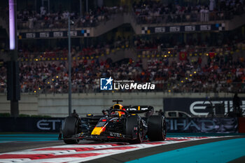 2023-11-26 - 01 VERSTAPPEN Max (nld), Red Bull Racing RB19, action during the 2023 Formula 1 Etihad Airways Abu Dhabi Grand Prix, 22th round of the 2023 Formula One World Championship from November 24 to 26, 2023 on the Yas Marina Circuit, in Abu Dhabi - F1 - ABU DHABI GRAND PRIX 2023 - RACE - FORMULA 1 - MOTORS