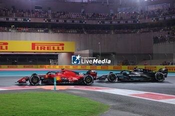 2023-11-26 - 55 SAINZ Carlos (spa), Scuderia Ferrari SF-23, action 44 HAMILTON Lewis (gbr), Mercedes AMG F1 Team W14, action during the 2023 Formula 1 Etihad Airways Abu Dhabi Grand Prix, 22th round of the 2023 Formula One World Championship from November 24 to 26, 2023 on the Yas Marina Circuit, in Abu Dhabi - F1 - ABU DHABI GRAND PRIX 2023 - RACE - FORMULA 1 - MOTORS