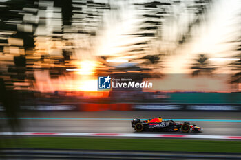 2023-11-26 - 01 VERSTAPPEN Max (nld), Red Bull Racing RB19, action during the 2023 Formula 1 Etihad Airways Abu Dhabi Grand Prix, 22th round of the 2023 Formula One World Championship from November 24 to 26, 2023 on the Yas Marina Circuit, in Abu Dhabi - F1 - ABU DHABI GRAND PRIX 2023 - RACE - FORMULA 1 - MOTORS