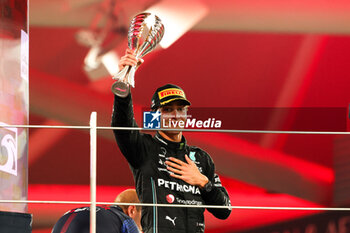 2023-11-26 - RUSSELL George (gbr), Mercedes AMG F1 Team W14, portrait celebrates his third place on podium during the 2023 Formula 1 Etihad Airways Abu Dhabi Grand Prix, 22th round of the 2023 Formula One World Championship from November 24 to 26, 2023 on the Yas Marina Circuit, in Abu Dhabi - F1 - ABU DHABI GRAND PRIX 2023 - RACE - FORMULA 1 - MOTORS