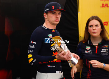 2023-11-26 - VERSTAPPEN Max (ned), Red Bull Racing RB19, portrait with his trophy after winning race during the 2023 Formula 1 Etihad Airways Abu Dhabi Grand Prix, 22th round of the 2023 Formula One World Championship from November 24 to 26, 2023 on the Yas Marina Circuit, in Abu Dhabi - F1 - ABU DHABI GRAND PRIX 2023 - RACE - FORMULA 1 - MOTORS