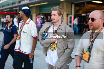 2023-11-26 - Belgian Football player Kevin De Bruyne during the 2023 Formula 1 Etihad Airways Abu Dhabi Grand Prix, 22th round of the 2023 Formula One World Championship from November 24 to 26, 2023 on the Yas Marina Circuit, in Abu Dhabi - F1 - ABU DHABI GRAND PRIX 2023 - RACE - FORMULA 1 - MOTORS