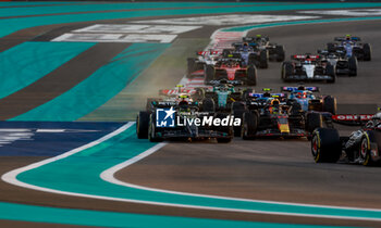 2023-11-26 - 44 HAMILTON Lewis (gbr), Mercedes AMG F1 Team W14, action 01 VERSTAPPEN Max (nld), Red Bull Racing RB19, action during the 2023 Formula 1 Etihad Airways Abu Dhabi Grand Prix, 22th round of the 2023 Formula One World Championship from November 24 to 26, 2023 on the Yas Marina Circuit, in Abu Dhabi - F1 - ABU DHABI GRAND PRIX 2023 - RACE - FORMULA 1 - MOTORS