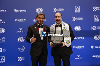 2023-12-08 - KALAWADH Sadiq, FIA outstanding official of the year, portrait with AL THAWADI Abdulaziz, FIA Volunteers and Official Commission President during the 2023 FIA Prize Giving Ceremony in Baky on December 8, 2023 at Baku Convention Center in Baku, Azerbaijan - FIA PRIZE GIVING 2023 - BAKU - FORMULA 1 - MOTORS