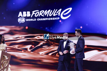 2023-12-08 - DODDS Jeff, Formula E CEO, portrait with DENNIS Jake, ABB FIA Formula E World Championship - Champion during the 2023 FIA Prize Giving Ceremony in Baky on December 8, 2023 at Baku Convention Center in Baku, Azerbaijan - FIA PRIZE GIVING 2023 - BAKU - FORMULA 1 - MOTORS