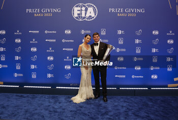 2023-12-08 - VERSTAPPEN, FIA Formula One World Championship - Champion, portrait with Kelly Piquet during the 2023 FIA Prize Giving Ceremony in Baky on December 8, 2023 at Baku Convention Center in Baku, Azerbaijan - FIA PRIZE GIVING 2023 - BAKU - FORMULA 1 - MOTORS