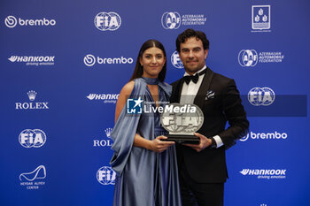 2023-12-08 - PEREZ Sergio, FIA Formula One World Championship - 2nd Place, portrait with his girlfriend Carola Martinez during the 2023 FIA Prize Giving Ceremony in Baky on December 8, 2023 at Baku Convention Center in Baku, Azerbaijan - FIA PRIZE GIVING 2023 - BAKU - FORMULA 1 - MOTORS