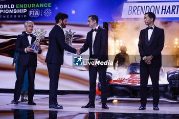 2023-12-08 - BEN SULAYEM Mohamed, FIA President, portrait with BUEMI Sébastien, FIA HyperCard World Endurance Drivers' Championship - Champion and HIRAKAWA Ryo, FIA HyperCard World Endurance Drivers' Championship - Champion during the 2023 FIA Prize Giving Ceremony in Baky on December 8, 2023 at Baku Convention Center in Baku, Azerbaijan - FIA PRIZE GIVING 2023 - BAKU - FORMULA 1 - MOTORS