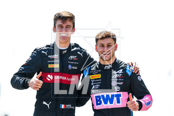 2023-03-02 - POURCHAIRE Théo (fra), ART Grand Prix, Dallara F2, MARTINS Victor (fra), ART Grand Prix, Dallara F2, portrait during the 1st round of the 2023 FIA Formula 2 Championship from March 2 to 5, 2023 on the Bahrain International Circuit, in Sakhir, Bahrain - AUTO - FORMULA 2 2023 - BAHRAIN - FORMULA 2 - MOTORS