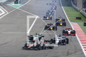2023-03-05 - 05 POURCHAIRE Théo (fra), ART Grand Prix, Dallara F2, action 24 MAINI Kush (ind), Campos Racing, Dallara F2, action 25 BOSCHUNG Raplh (swi), Campos Racing, Dallara F2, action during the 1st round of the 2023 FIA Formula 2 Championship from March 2 to 5, 2023 on the Bahrain International Circuit, in Sakhir, Bahrain - AUTO - FORMULA 2 2023 - BAHRAIN - FORMULA 2 - MOTORS