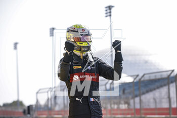 2023-03-05 - POURCHAIRE Théo (fra), ART Grand Prix, Dallara F2, portrait celebrates his victory during the 1st round of the 2023 FIA Formula 2 Championship from March 2 to 5, 2023 on the Bahrain International Circuit, in Sakhir, Bahrain - AUTO - FORMULA 2 2023 - BAHRAIN - FORMULA 2 - MOTORS
