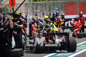 2023-04-30 - 05 POURCHAIRE Théo (fra), ART Grand Prix, Dallara F2, action, pit stop during the 4th round of the 2023 FIA Formula 2 Championship from April 28 to 30, 2023 on the Baku City Circuit, in Baku, Azerbaijan - AUTO - FORMULA 2 2023 - BAKU - FORMULA 2 - MOTORS