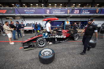 2023-06-03 - POURCHAIRE Théo (fra), ART Grand Prix, Dallara F2, portrait, pitlane during the 6th round of the 2023 FIA Formula 2 Championship from June 2 to 4, 2023 on the Circuit de Barcelona-Catalunya, in Montmelo, Spain - AUTO - FORMULA 2 2023 - SPAIN - FORMULA 2 - MOTORS