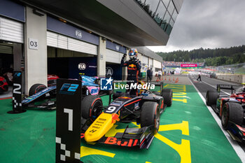 2023-07-01 - CRAWFORD Jak (usa), Hitech Grand Prix, Dallara F2, portrait celebrating his win during the 7th round of the 2023 FIA Formula 2 Championship from June 30 to July 2, 2023 on the Red Bull Ring, in Spielberg, Austria - AUTO - FORMULA 2 2023 - AUSTRIA - FORMULA 2 - MOTORS