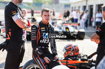 2023-07-07 - VERSCHOOR Richard (nld), Van Amersfoort Racing, Dallara F2, portrait during the 8th round of the 2023 FIA Formula 2 Championship from July 7 to 9, 2023 on the Silverstone Circuit, in Silverstone, United Kingdom - AUTO - FORMULA 2 2023 - SILVERSTONE - FORMULA 2 - MOTORS