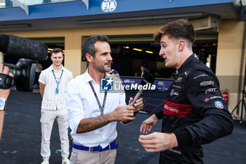 2023-11-26 - POURCHAIRE Théo (fra), ART Grand Prix, Dallara F2, with Canal+ TV presentDUPIN Laurent during the 13th round of the 2023 FIA Formula 2 Championship from November 24 to 26, 2023 on the Yas Marina Circuit, in Abu Dhabi, United Arab Emirates - AUTO - FORMULA 2 2023 - ABU DHABI - FORMULA 2 - MOTORS