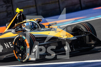 13/01/2023 - 05 HUGHES Jake (gbr), Neom McLaren Formula E Team, Spark-Nissan, Nissan e-4ORCE 04, action during the 2023 Mexico City ePrix, 1st meeting of the 2022-23 ABB FIA Formula E World Championship, on the Autodromo Hermanos Rodriguez from January 12 to 14, in Mexico City, Mexico - AUTO - 2023 FORMULA E MEXICO CITY EPRIX - FORMULA E - MOTORI