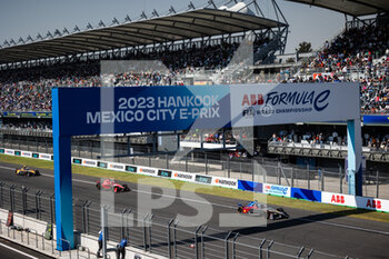 14/01/2023 - 11 DI GRASSI Lucas (bra), Mahindra Racing, Spark-Mahindra, Mahindra M9-Electro, action 27 DENNIS Jake (gbr), Avalanche Andretti Formula E, Spark-Porsche, Porsche 99X Electric, action during the 2023 Mexico City ePrix, 1st meeting of the 2022-23 ABB FIA Formula E World Championship, on the Autodromo Hermanos Rodriguez from January 12 to 14, in Mexico City, Mexico - AUTO - 2022 FORMULA E MEXICO CITY EPRIX - FORMULA E - MOTORI