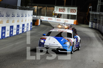 2023-01-28 - Safety Car during the 2023 Diriyah ePrix, 2nd meeting of the 2022-23 ABB FIA Formula E World Championship, on the Riyadh Street Circuit from January 26 to 28, in Diriyah, Saudi Arabia - AUTO - 2023 FORMULA E DIRIYAH EPRIX - FORMULA E - MOTORS