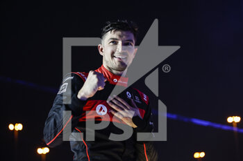 2023-01-28 - DENNIS Jake (gbr), Avalanche Andretti Formula E, Spark-Porsche, Porsche 99X Electric, portrait celebrates during the 2023 Diriyah ePrix, 2nd meeting of the 2022-23 ABB FIA Formula E World Championship, on the Riyadh Street Circuit from January 26 to 28, in Diriyah, Saudi Arabia - AUTO - 2023 FORMULA E DIRIYAH EPRIX - FORMULA E - MOTORS