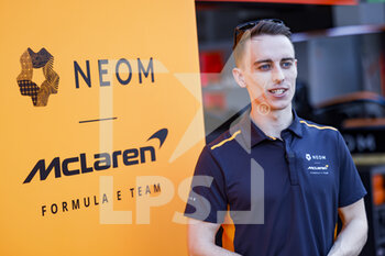 2023-02-09 - HUGHES Jake (gbr), Neom McLaren Formula E Team, Spark-Nissan, Nissan e-4ORCE 04, portrait during the 2023 Hyderabad ePrix, 3rd meeting of the 2022-23 ABB FIA Formula E World Championship, on the Hyderabad Street Circuit from February 9 to 11, in Hyderabad, India - AUTO - 2022 FORMULA E HYDERABAD EPRIX - FORMULA E - MOTORS
