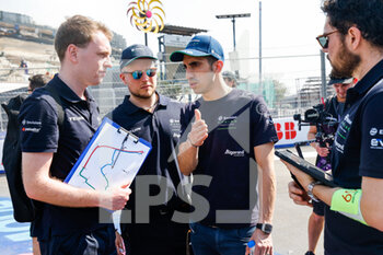 2023-02-10 - BUEMI Sébastien (swi), Envision Racing, Spark-Jaguar, Jaguar I - Time 6, portrait Driver track walk, during the 2023 Hyderabad ePrix, 3rd meeting of the 2022-23 ABB FIA Formula E World Championship, on the Hyderabad Street Circuit from February 9 to 11, in Hyderabad, India - AUTO - 2022 FORMULA E HYDERABAD EPRIX - FORMULA E - MOTORS